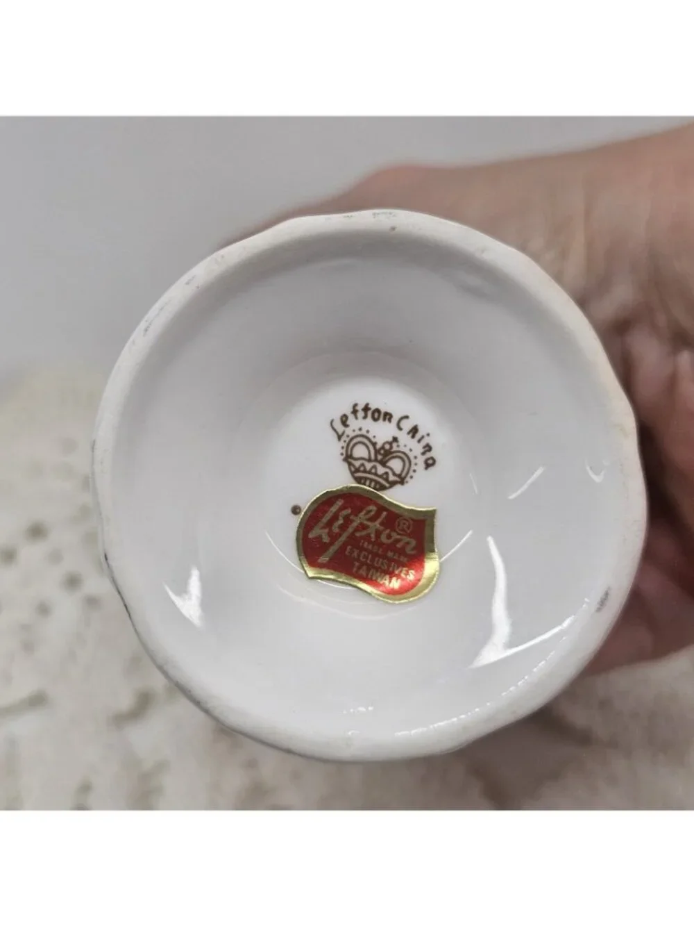 Lefton Porcelain Vase Red Flowers Vintage 1990 #07566 Floral Gold Trim